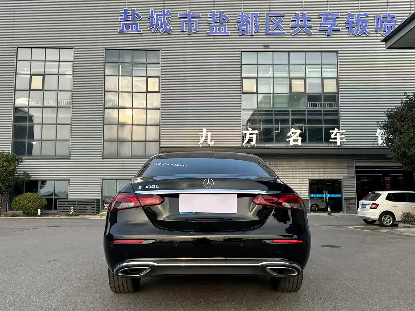Mercedes-Benz E-Class 2022 Second Facelift E 300 L Fashion фото 2