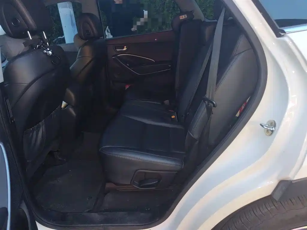 Hyundai Grand Santa Fe 2013 3.0L 7-Seater 4WD Comfort Edition фото 13