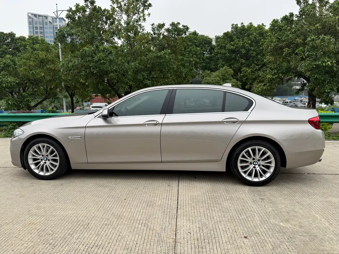 BMW 5 Series 2014 525Li Luxury Design Package фото 10