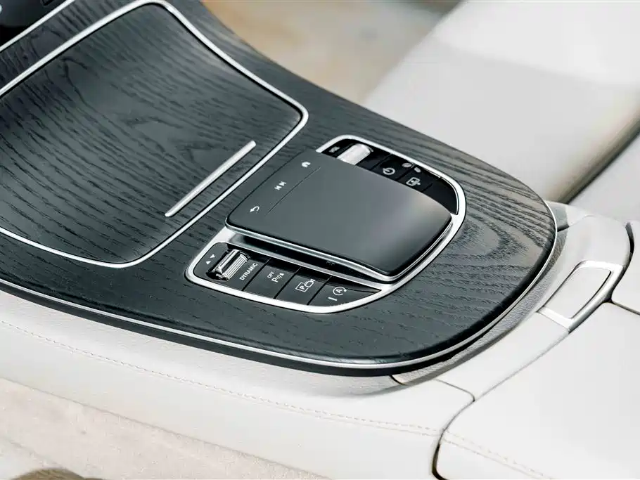 صورة 16 - Mercedes-Benz E-Class
