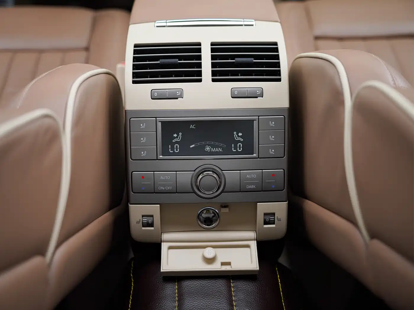 Volkswagen Phaeton 2012 3.0L Elite Custom фото 30