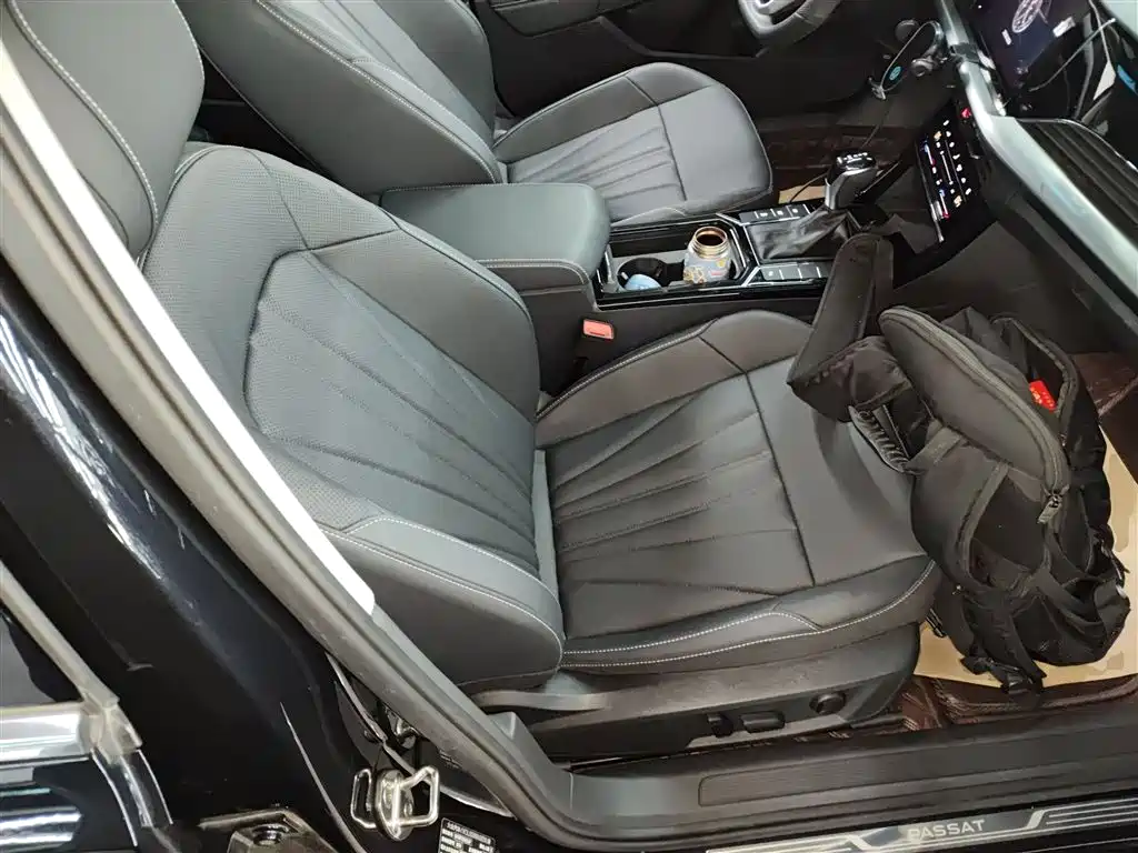 Volkswagen Passat 2025 Outstanding 330TSI Starlight Elite Edition фото 25
