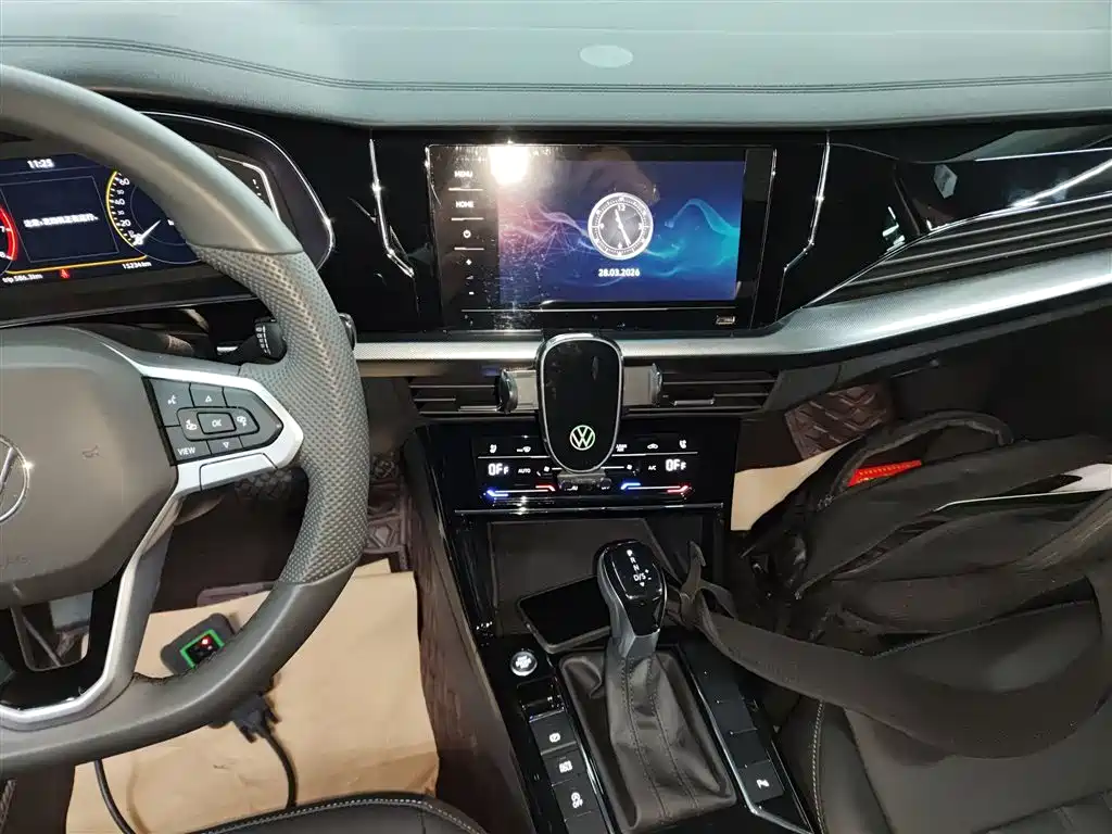 Volkswagen Passat 2025 Outstanding 330TSI Starlight Elite Edition фото 13