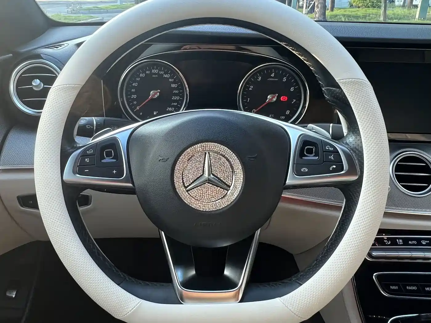 Фото 9 - Mercedes-Benz E-Class