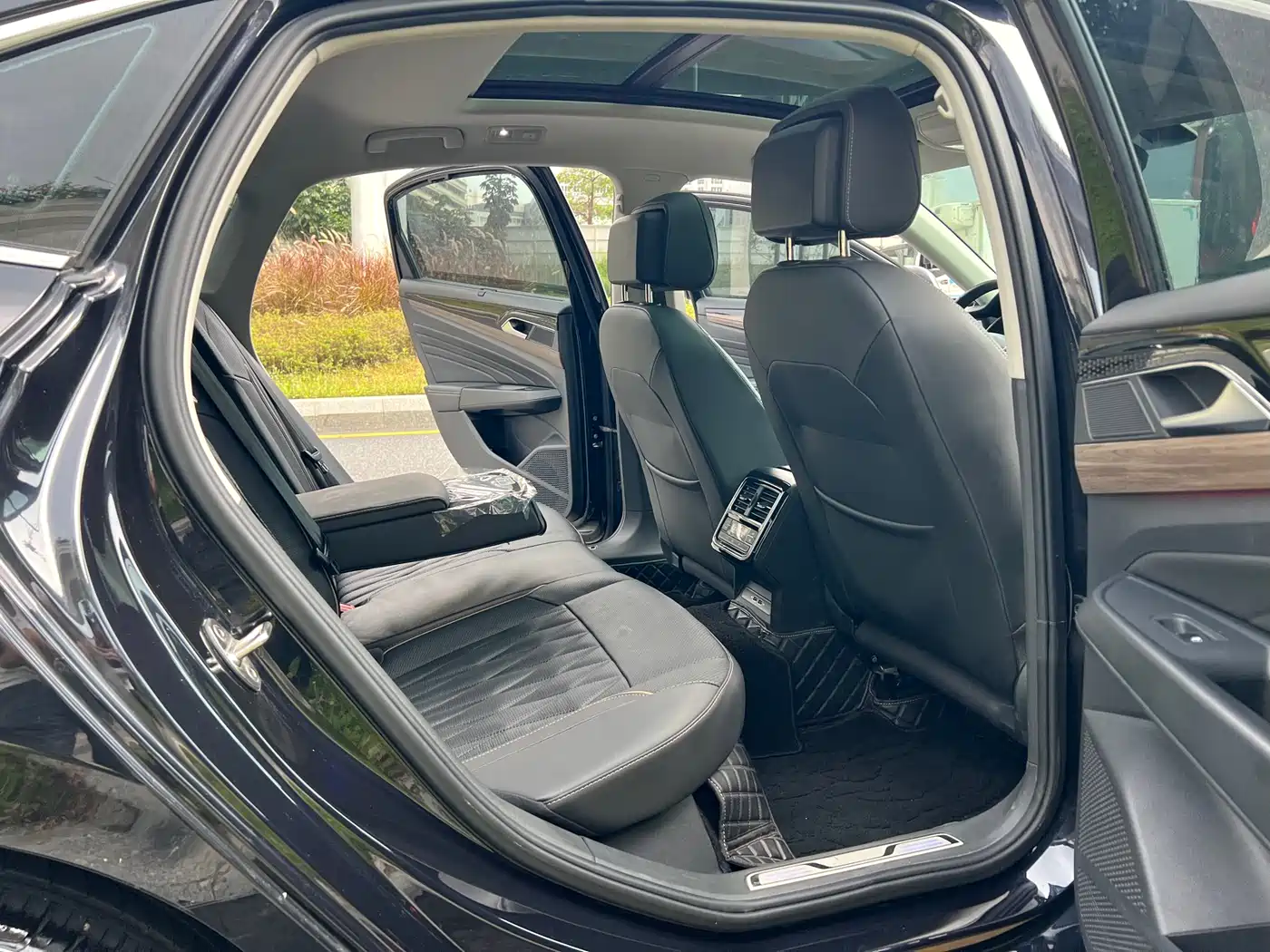 Volkswagen Passat New Energy 2019 430PHEV Hybrid Luxury Edition фото 12