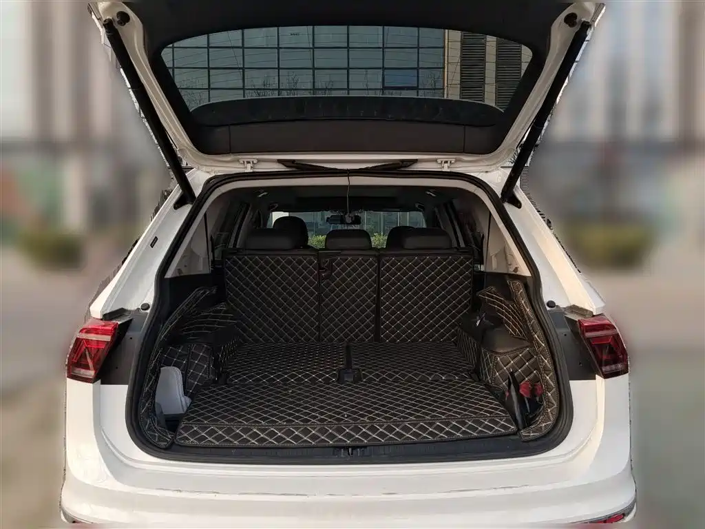 Volkswagen Tiguan L 2022 380TSI Automatic 4WD R-Line Cross Edition 7-Seater фото 15