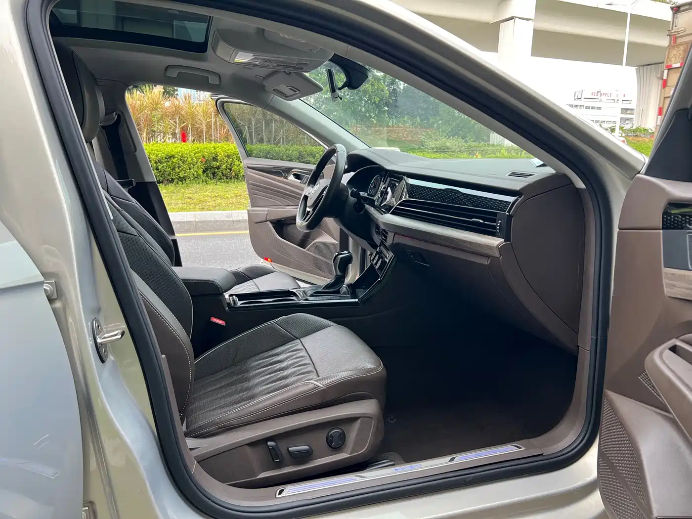 Volkswagen Passat New Energy 2019 430PHEV Hybrid Luxury Edition фото 13
