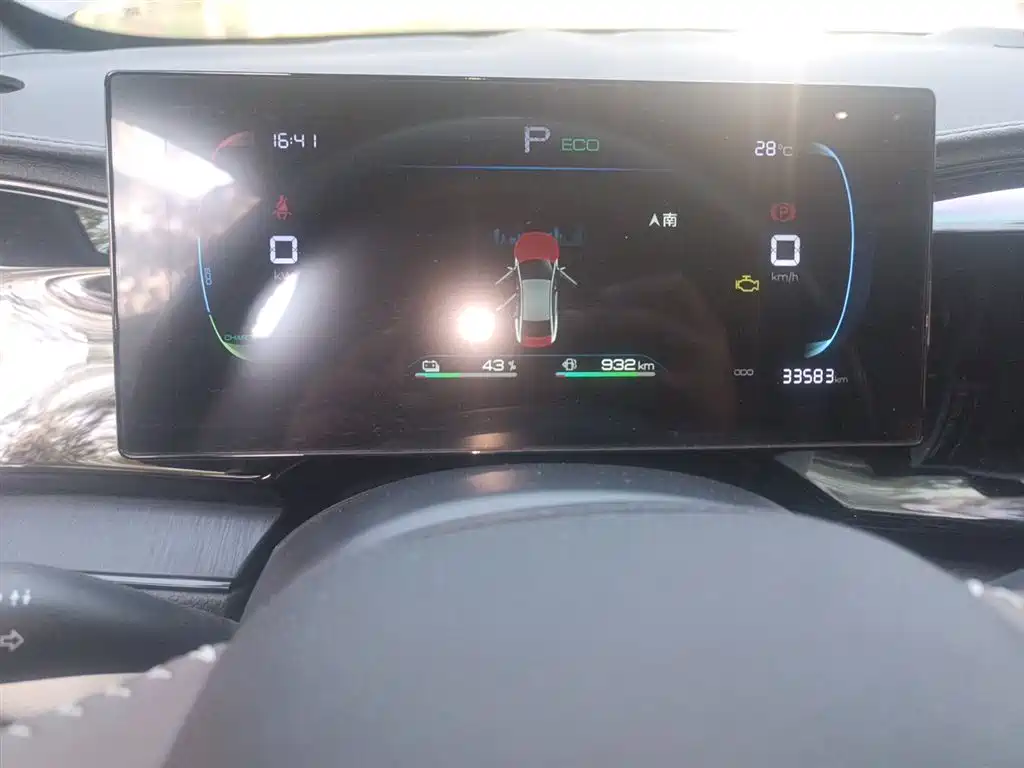BYD Qin PLUS 2024 Glory Edition DM-i 55KM Leading фото 8