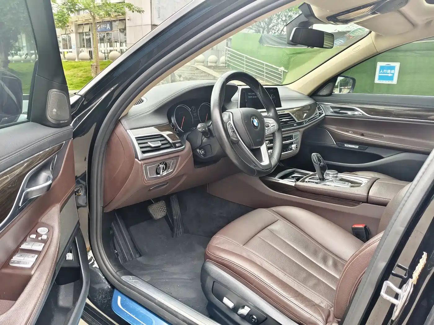 BMW 7 Series 2016 730Li Luxury фото 8