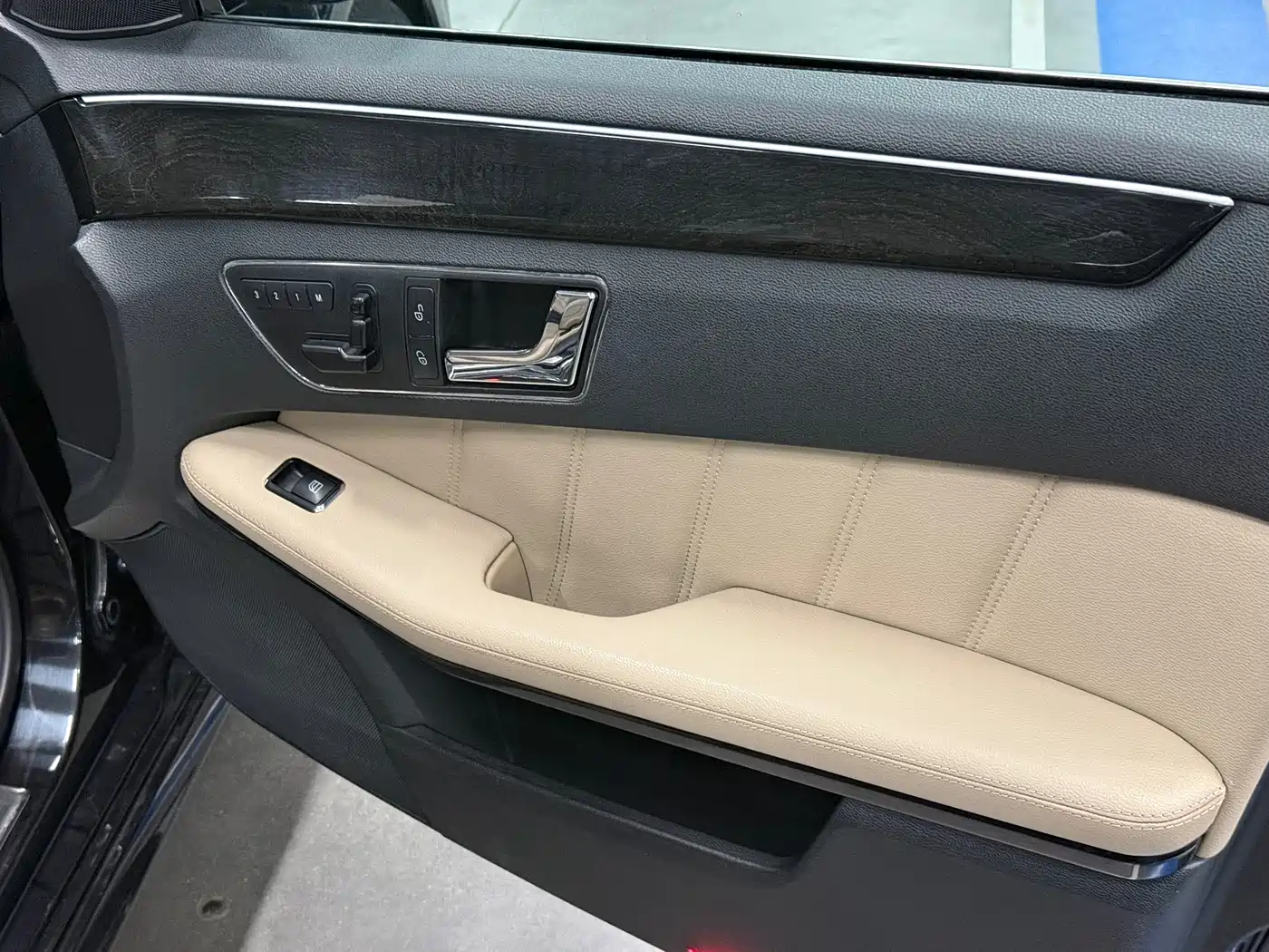 Mercedes-Benz E-Class 2010 E 300 L Fashion фото 18