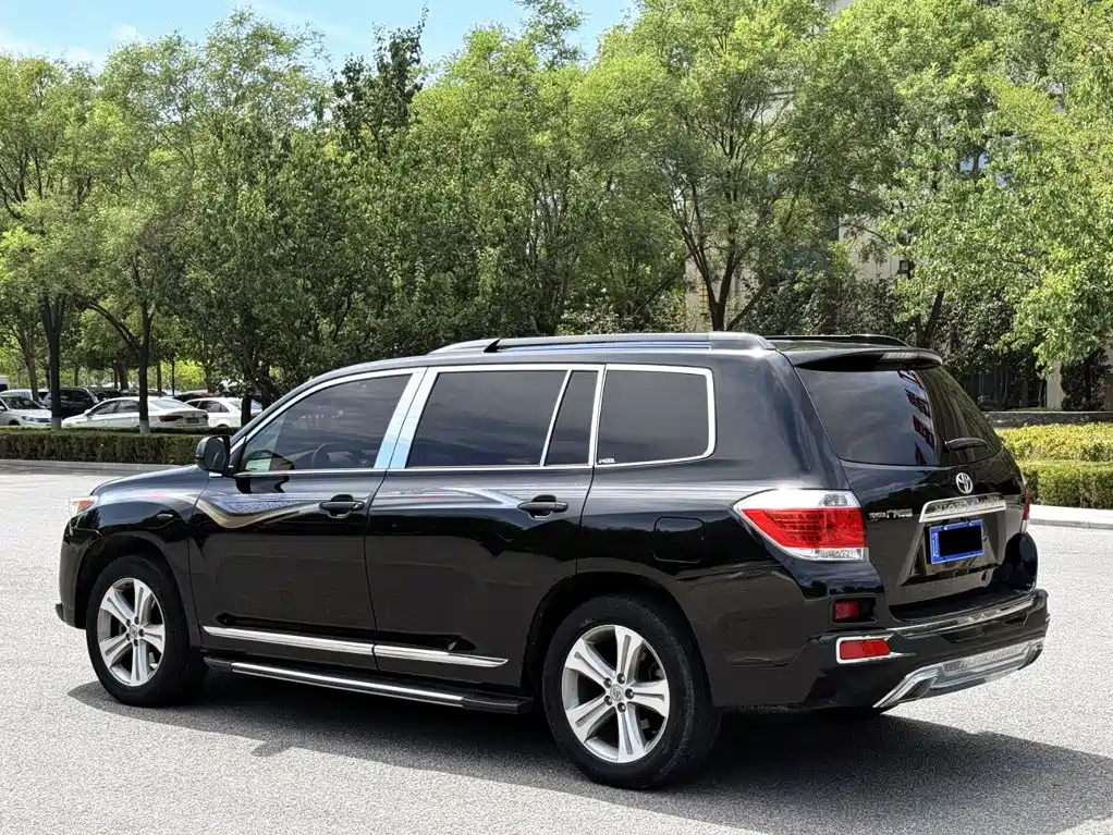 Фото 17 - Toyota Highlander