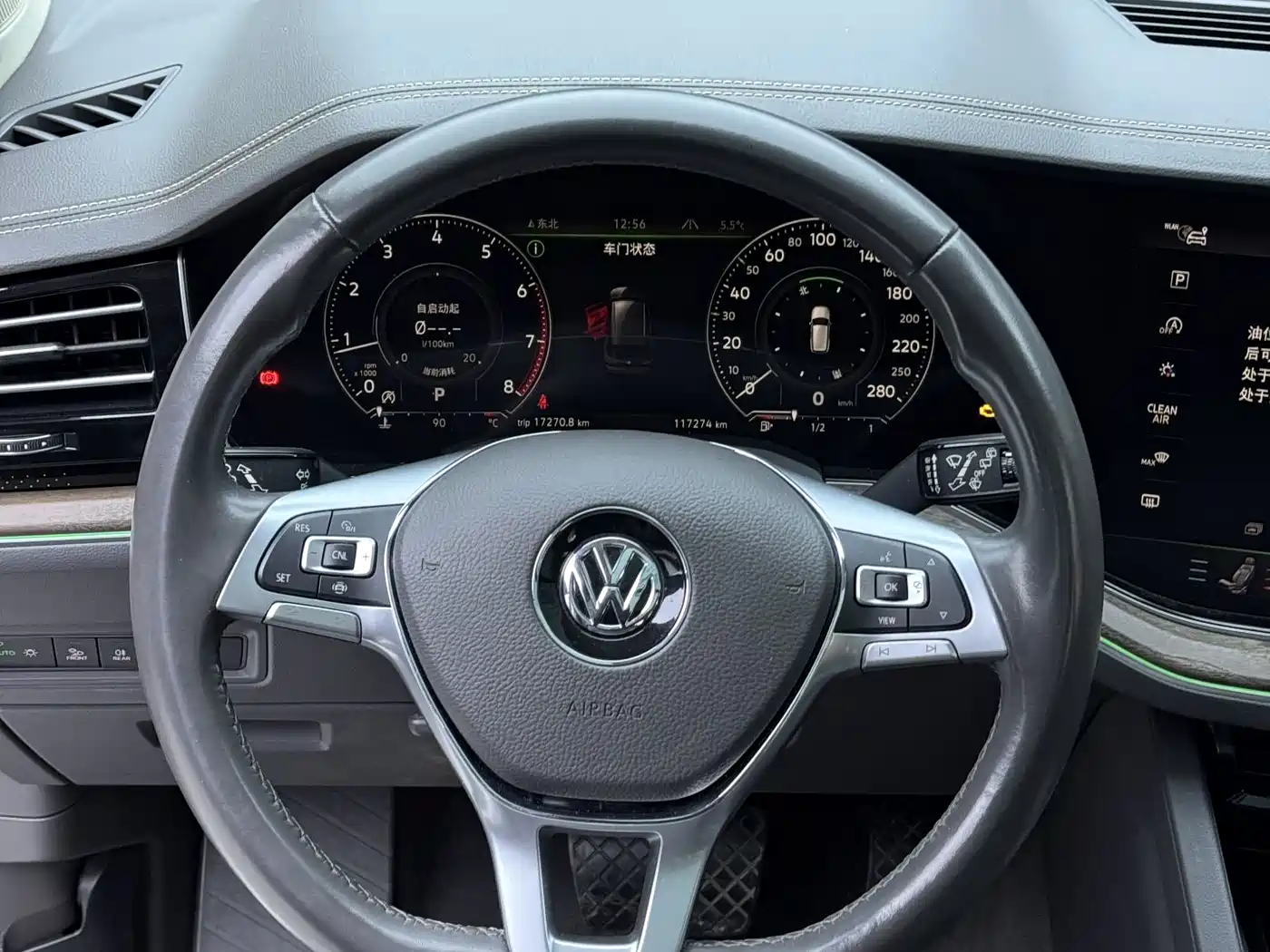 Volkswagen Touareg 2019 2.0TSI Sharp Wing Edition China V фото 3