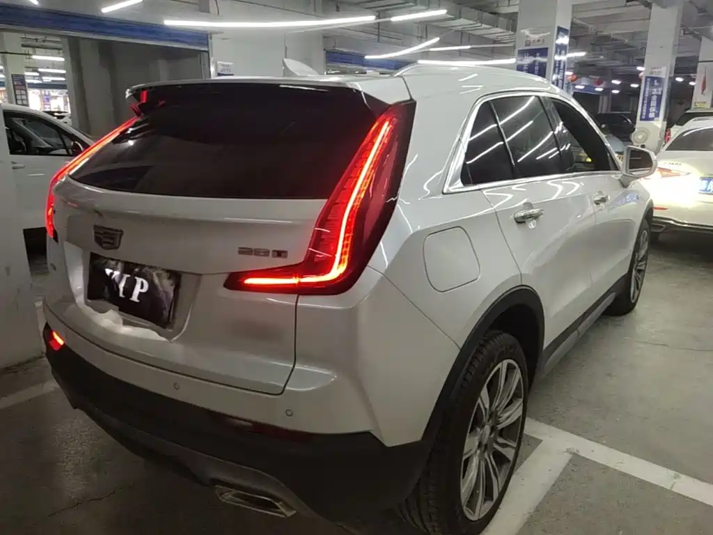 Cadillac XT4 2024 2021 28T AWD Platinum Edition