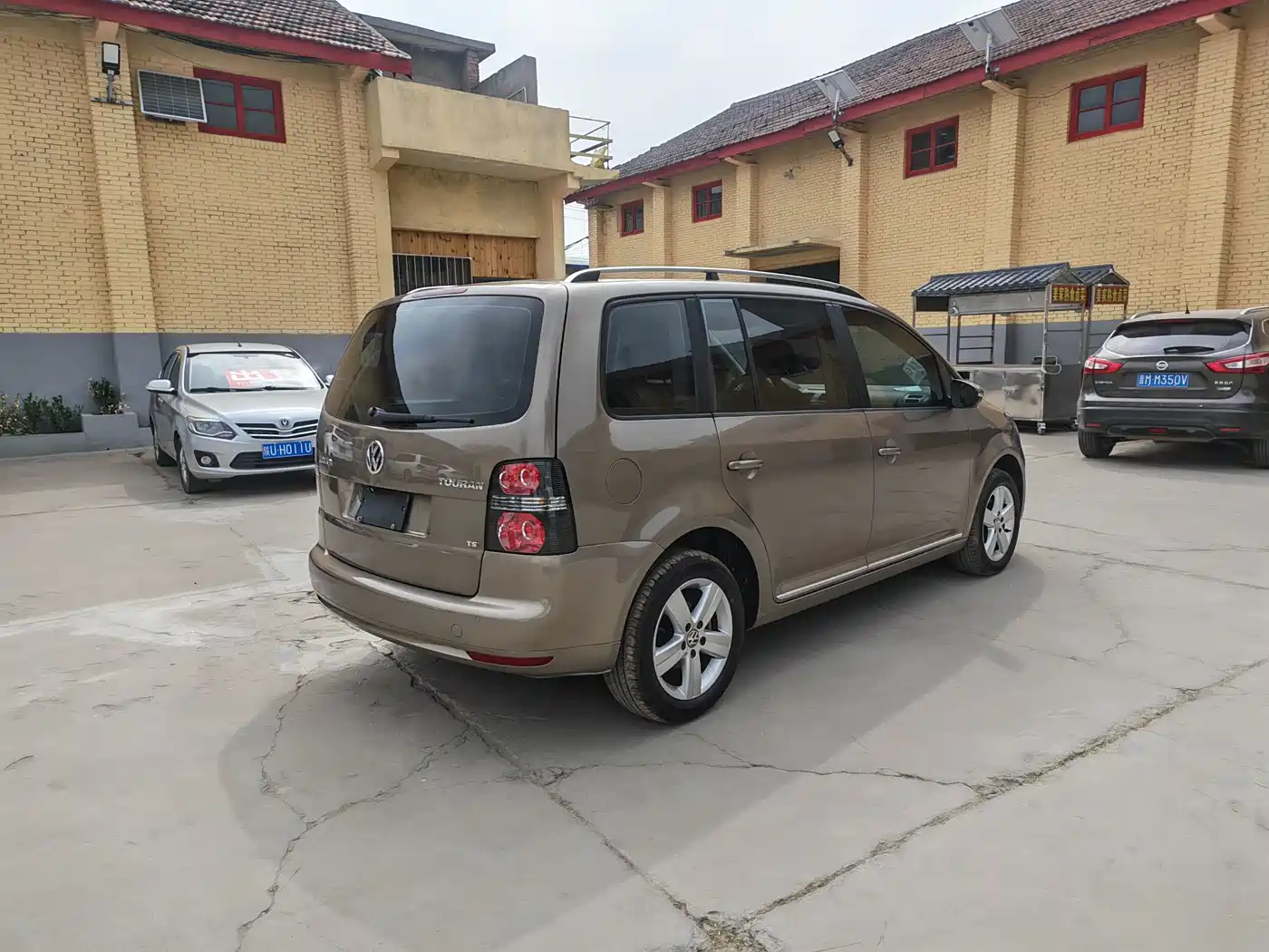 Volkswagen Touran 2015 1.4T DSG Comfort Edition 5-seater фото 5