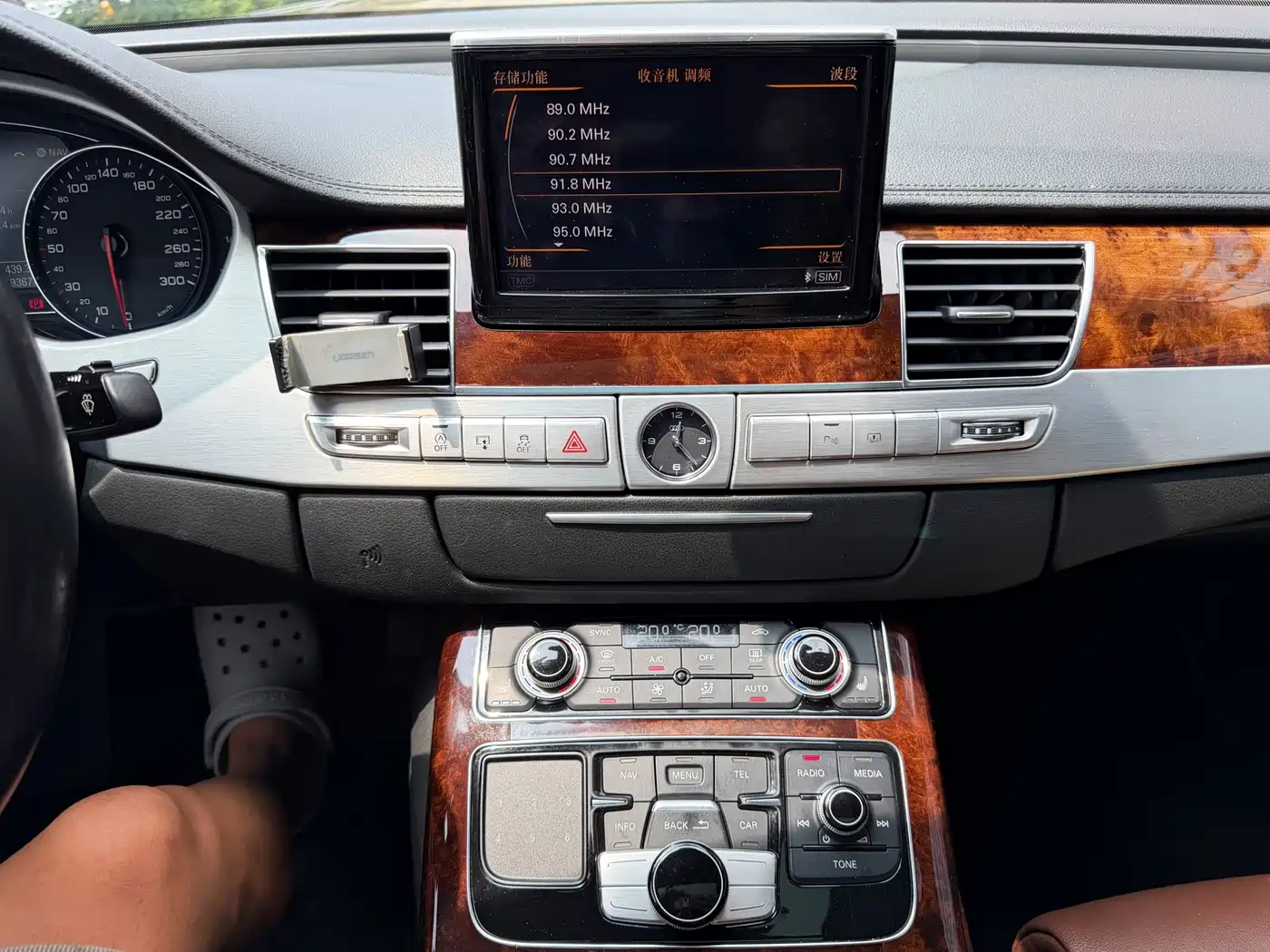 Фото 7 - Audi A8