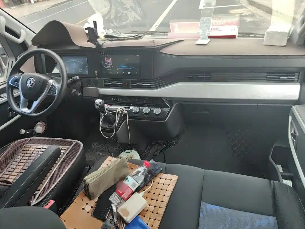 Dongfeng Yufeng Yufeng 2024 2023 V9+ 2.0T Manual FWD Multi-purpose Medium Wheelbase Medium Roof 7/8/9 Seater