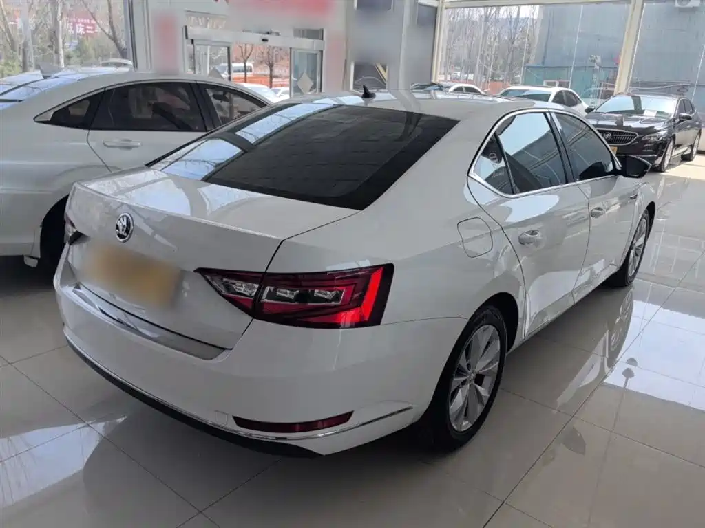 Škoda Superb 2016 TSI280 DSG Pioneer Edition фото 7