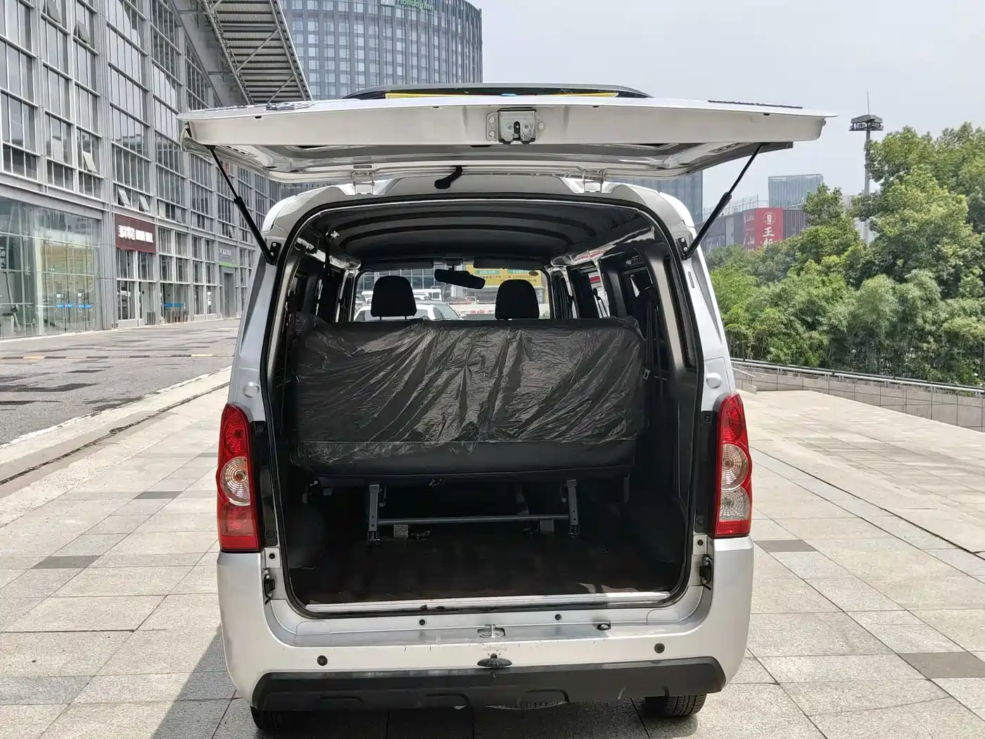 Фото 10 - Lingshi Auto Yufeng EV50