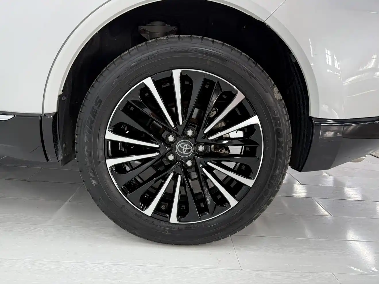 Toyota Venza 2022 Dual Engine 2.5L CVT 4WD Supreme фото 24