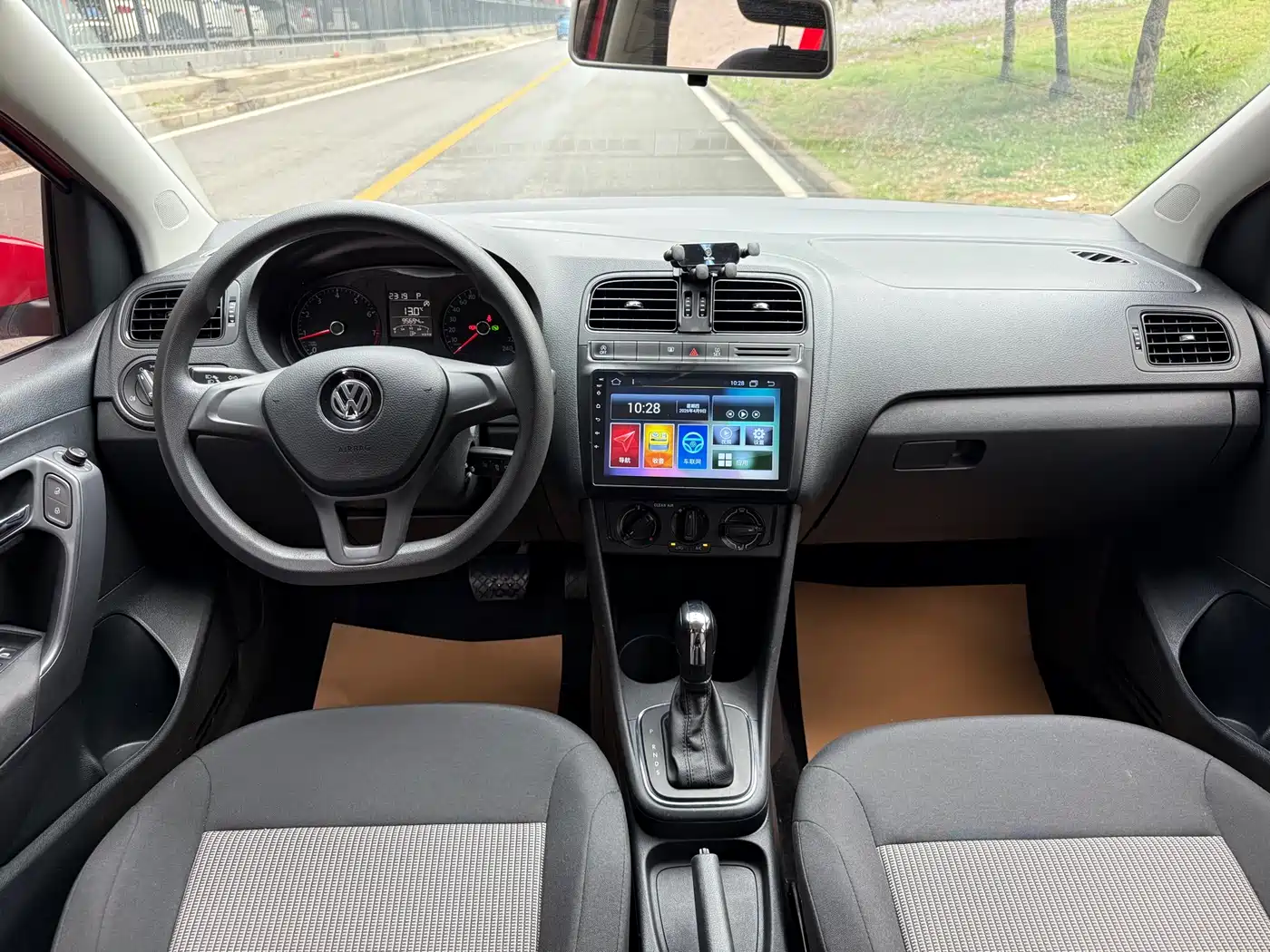 Volkswagen Polo 2018 1.5L Auto Safe Drive фото 5