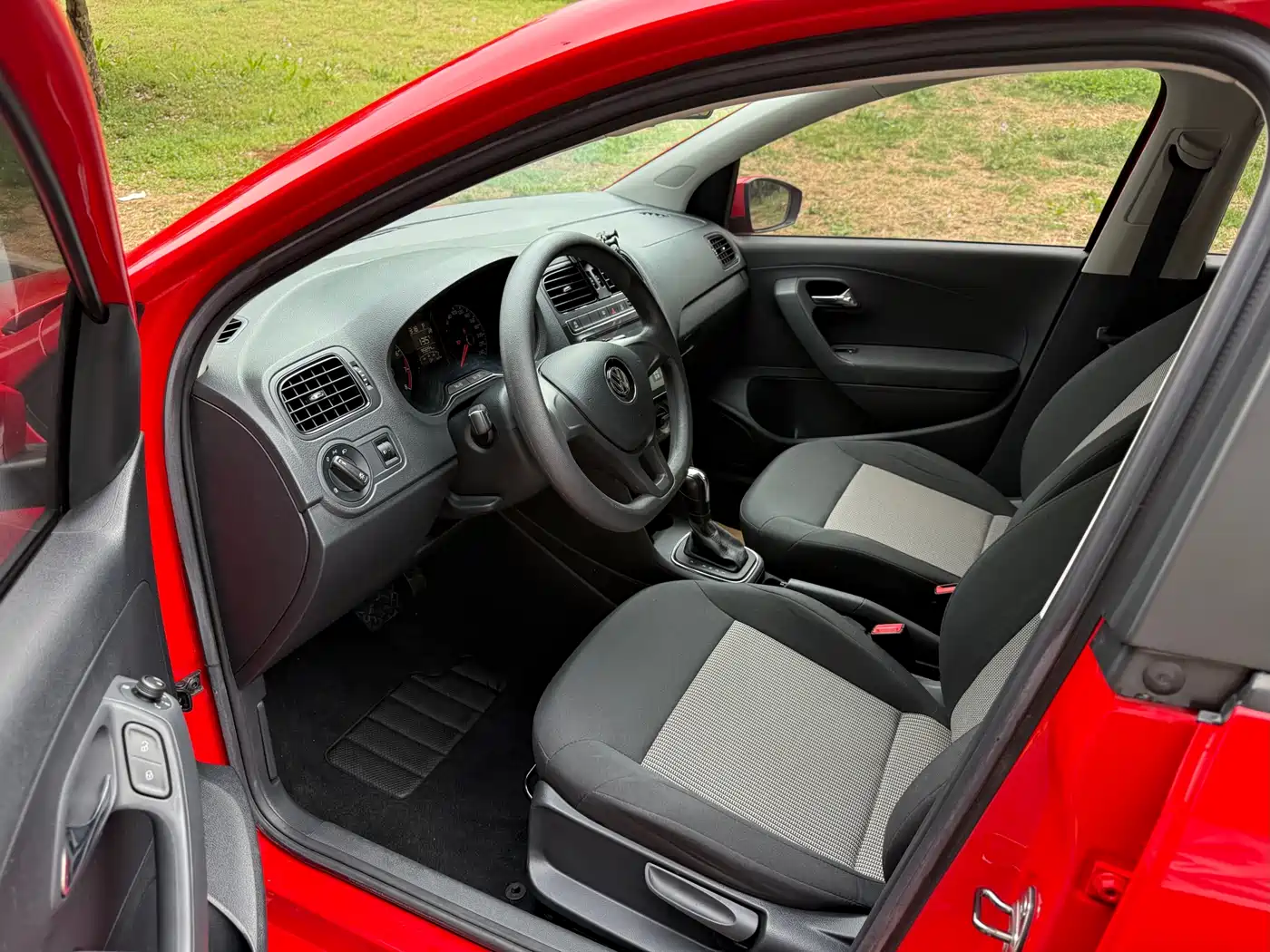 Volkswagen Polo 2018 1.5L Auto Safe Drive фото 3