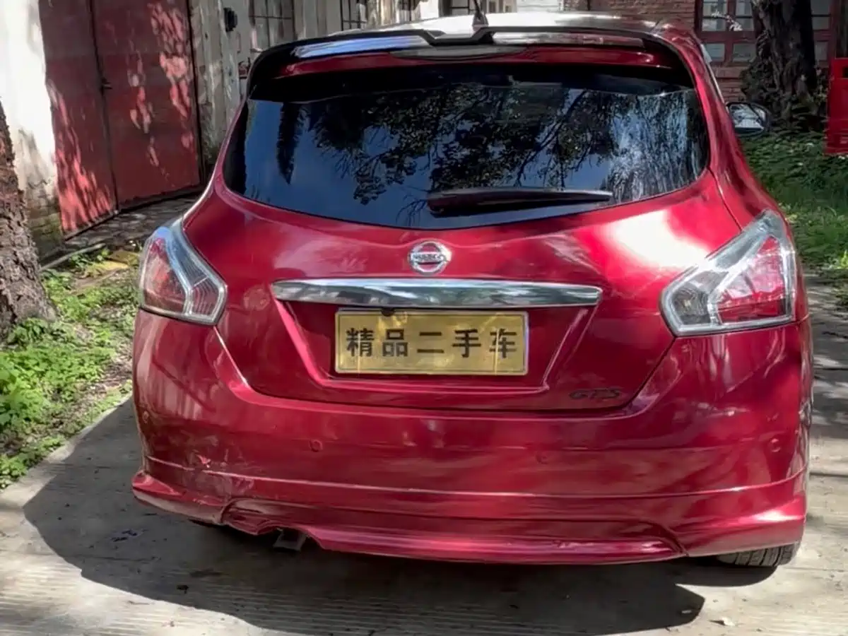 Фото 9 - Nissan Tiida