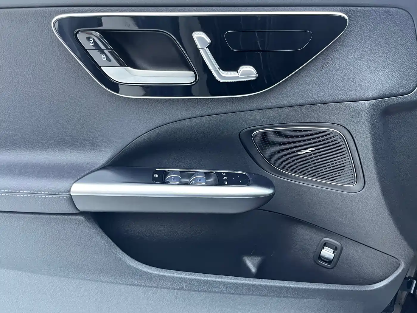 Mercedes-Benz C-Class 2024 Facelift C 260 L Sport фото 11