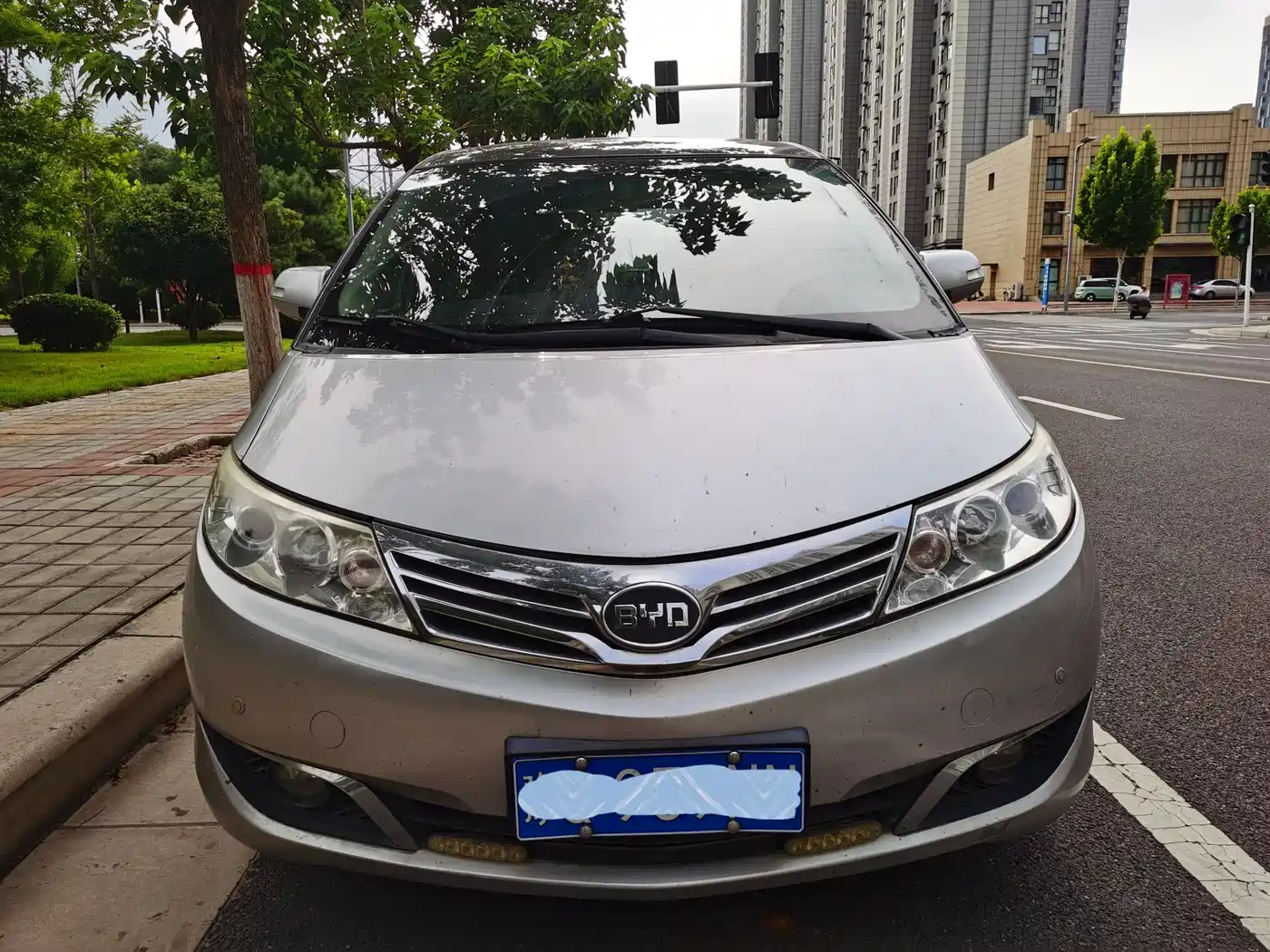 BYD M6 2015 2015 2.4L Automatic Premium Edition