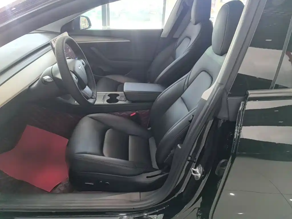 Фото 15 - Tesla Model 3