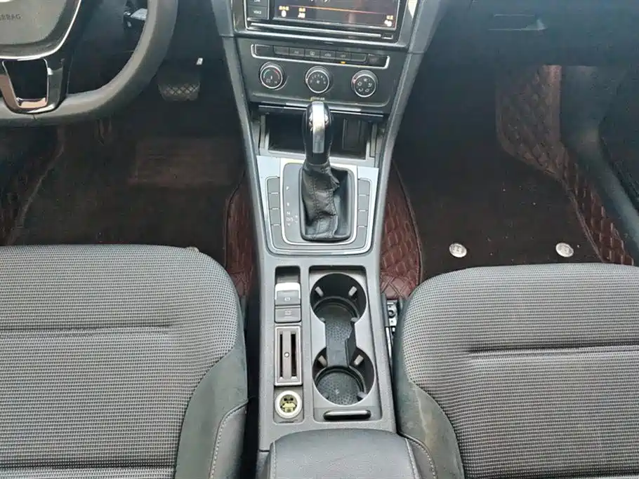 Volkswagen Golf 2019 1.6L Auto Comfort (China V) фото 16