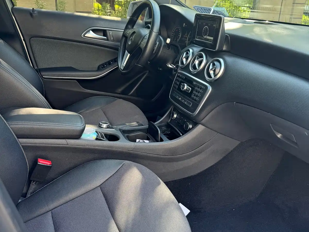 Mercedes-Benz A-Class (Import) 2015 A 180 фото 8
