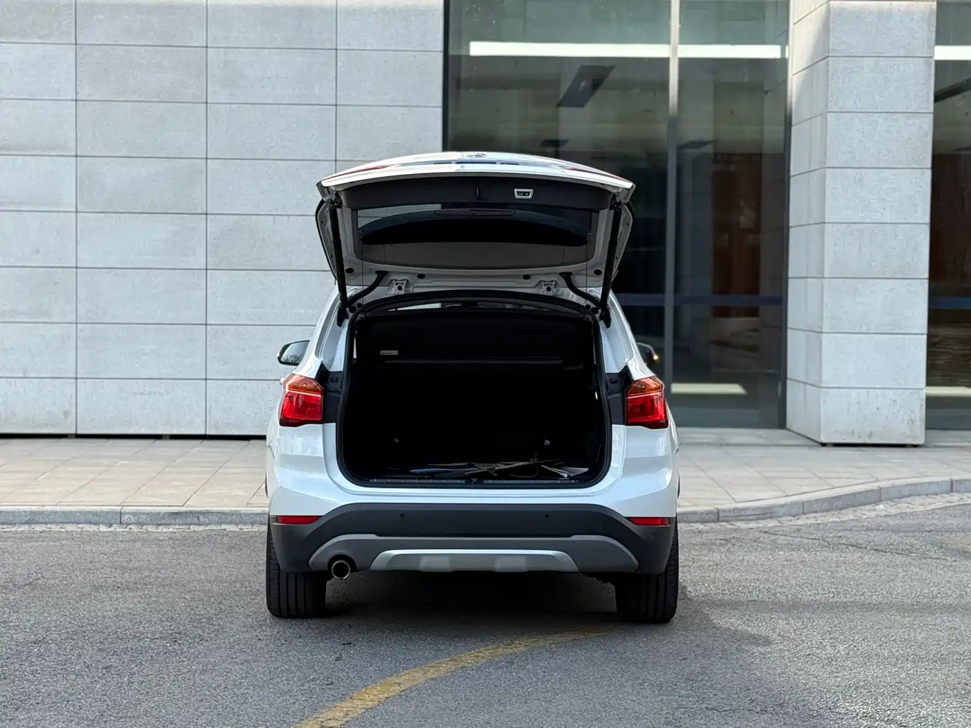 BMW X1 2018 sDrive18Li Premium Model фото 18