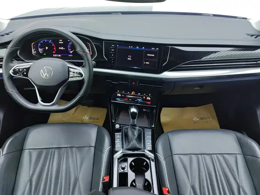 Volkswagen Passat 2023 Facelift 330TSI Luxury Edition фото 12