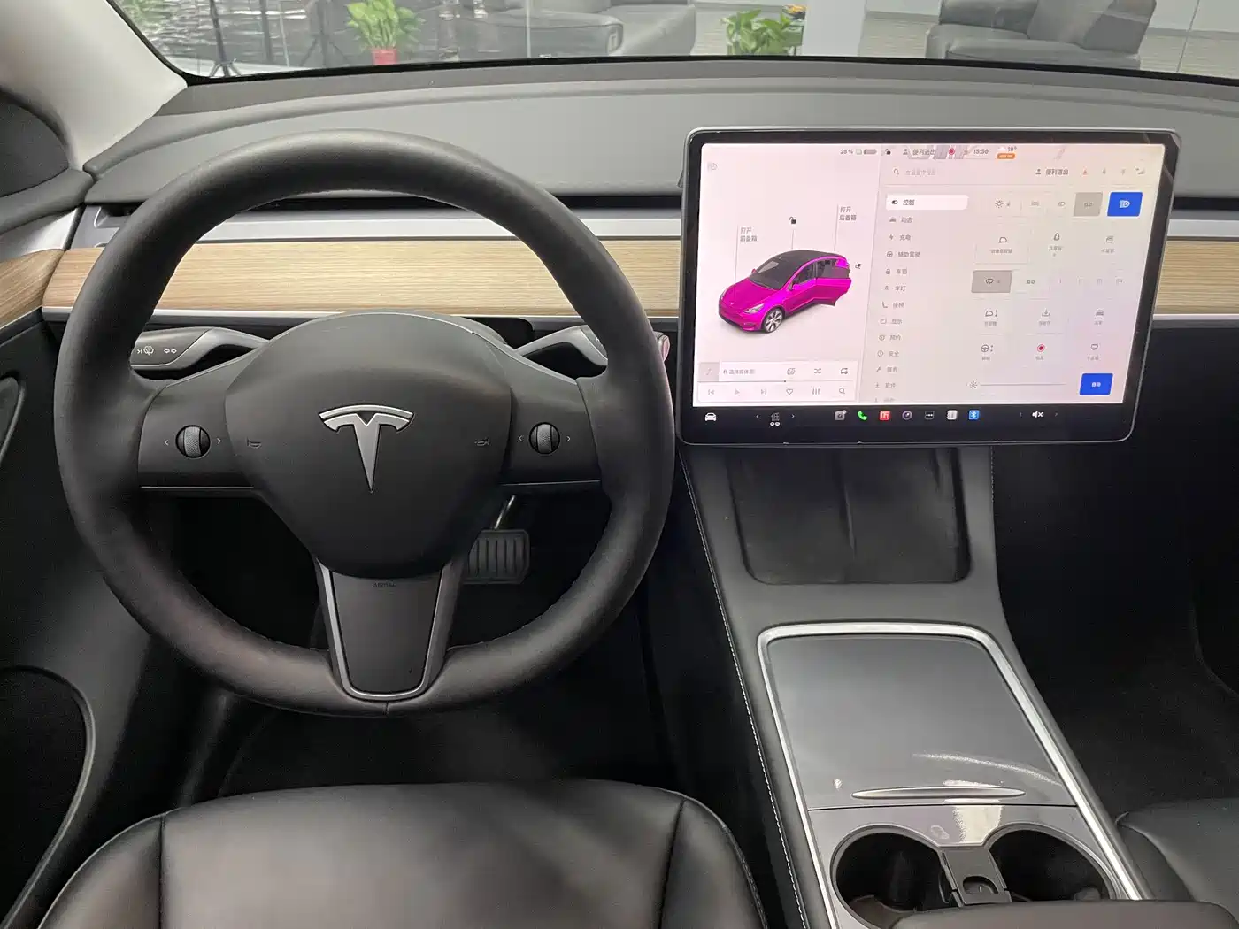TESLA MODEL Y