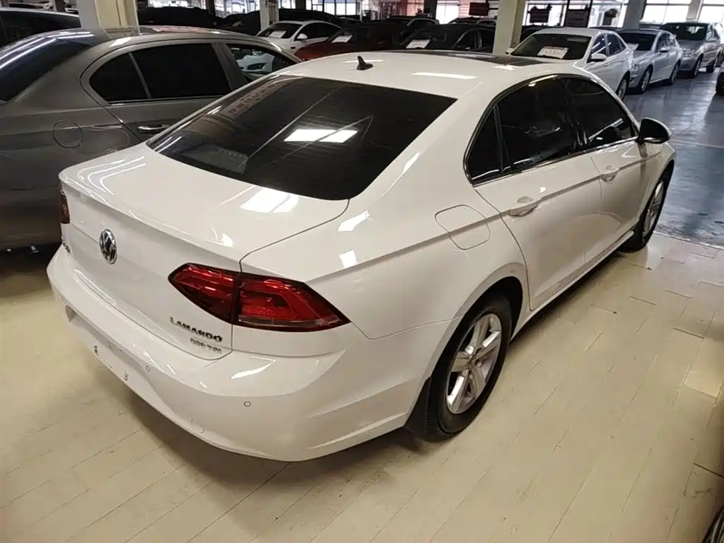 Volkswagen Lamando 2017 230TSI DSG Trend Edition фото 7