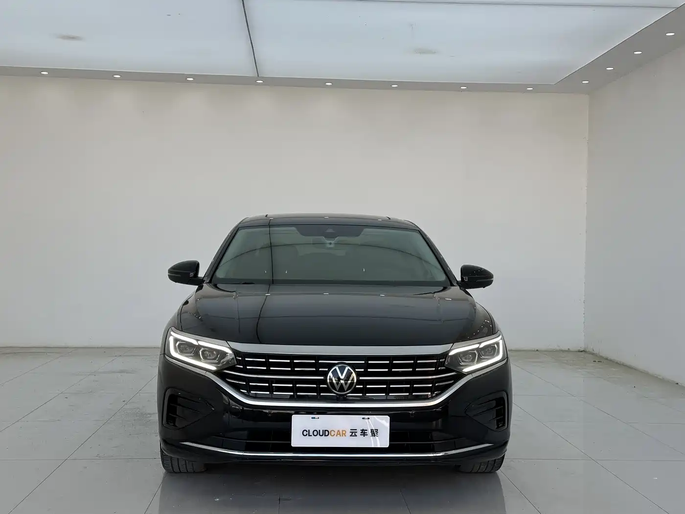 Volkswagen Passat 2024 380TSI Luxury фото 2