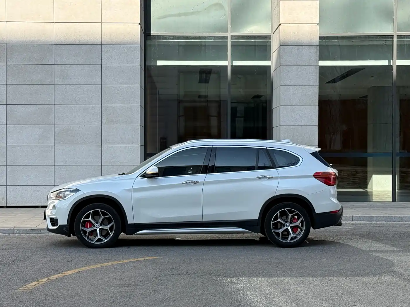 BMW X1 2018 sDrive18Li Premium Model фото 4