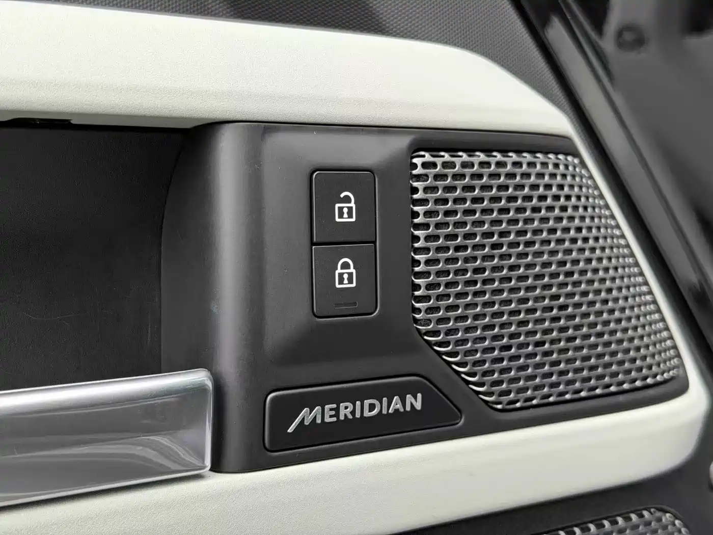 Фото 6 - Land Rover Defender