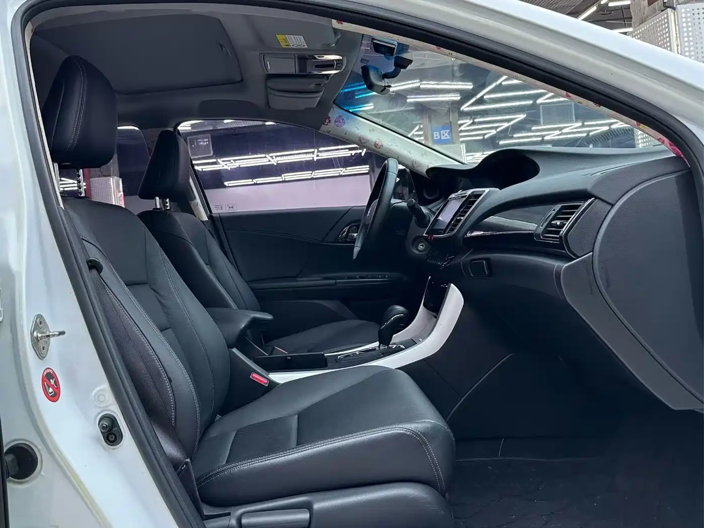Honda Accord 2016 2.0L Elite Edition фото 6