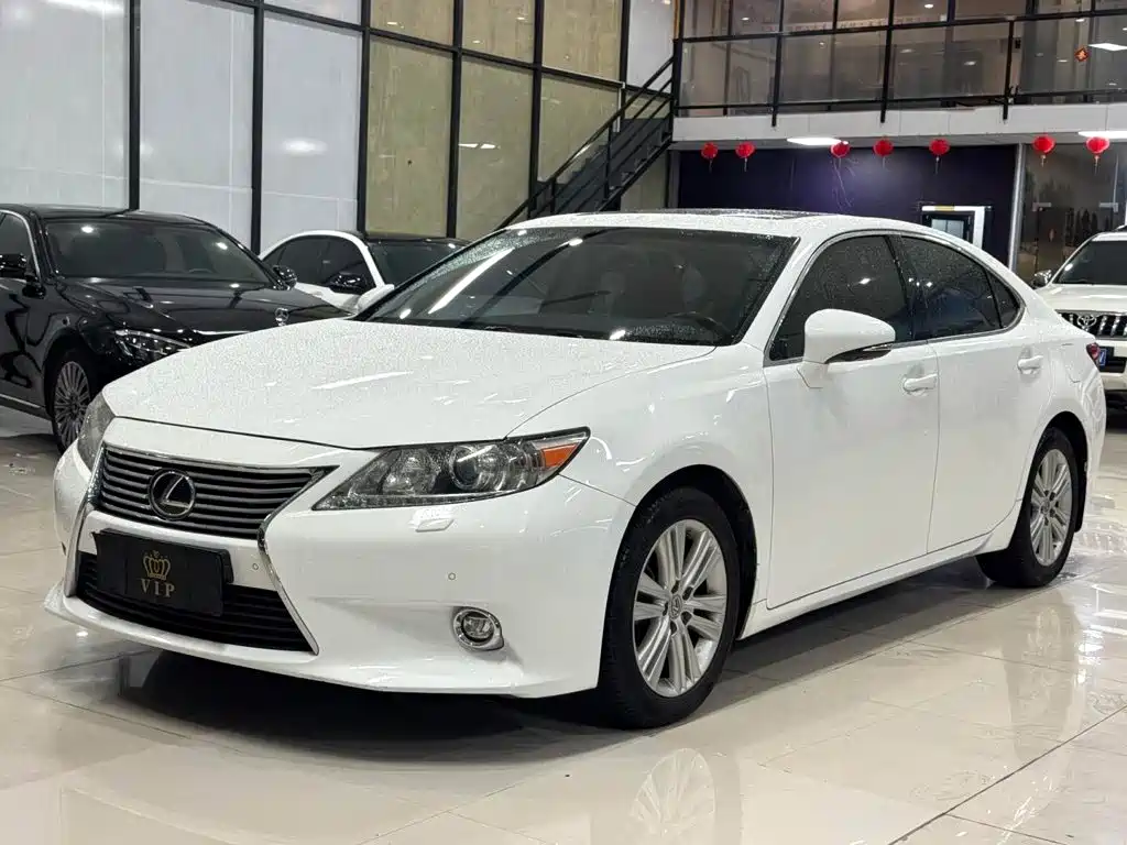 Фото 1 - Lexus ES