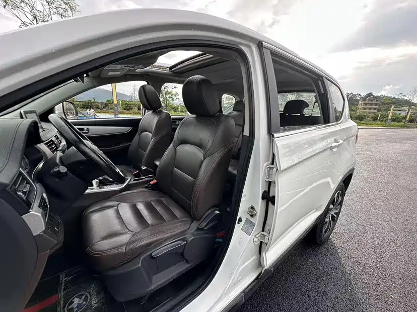 Dongfeng Fengxing Jingyi X5 2017 2017 1.6L CVT Luxury