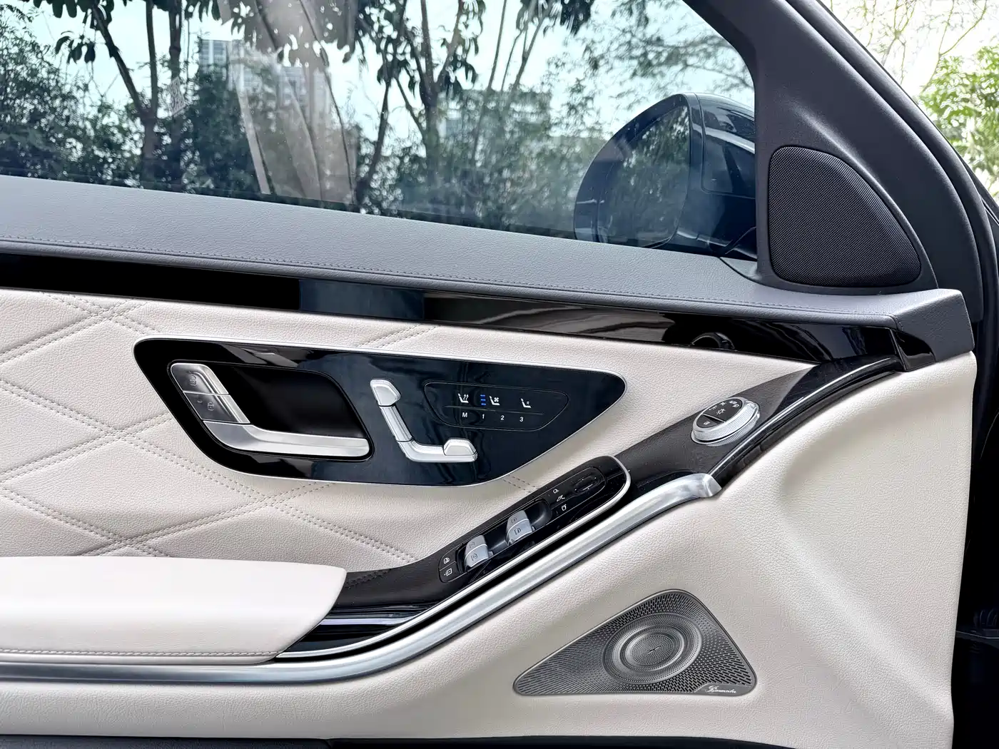 Mercedes-Benz Maybach S-Class 2025 Model S 480 4MATIC фото 14