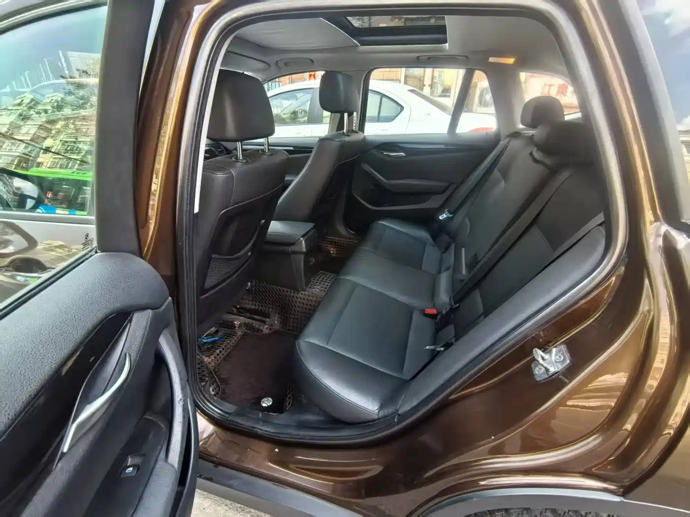 BMW X1 (Import) 2010 sDrive18i Luxury Model фото 9