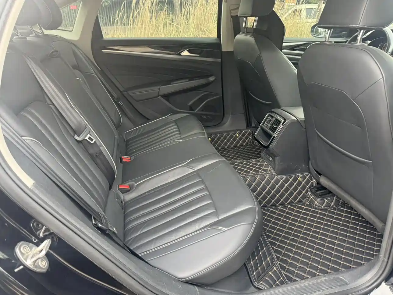 Volkswagen Passat 2022 330TSI Starlight Elite Edition фото 10