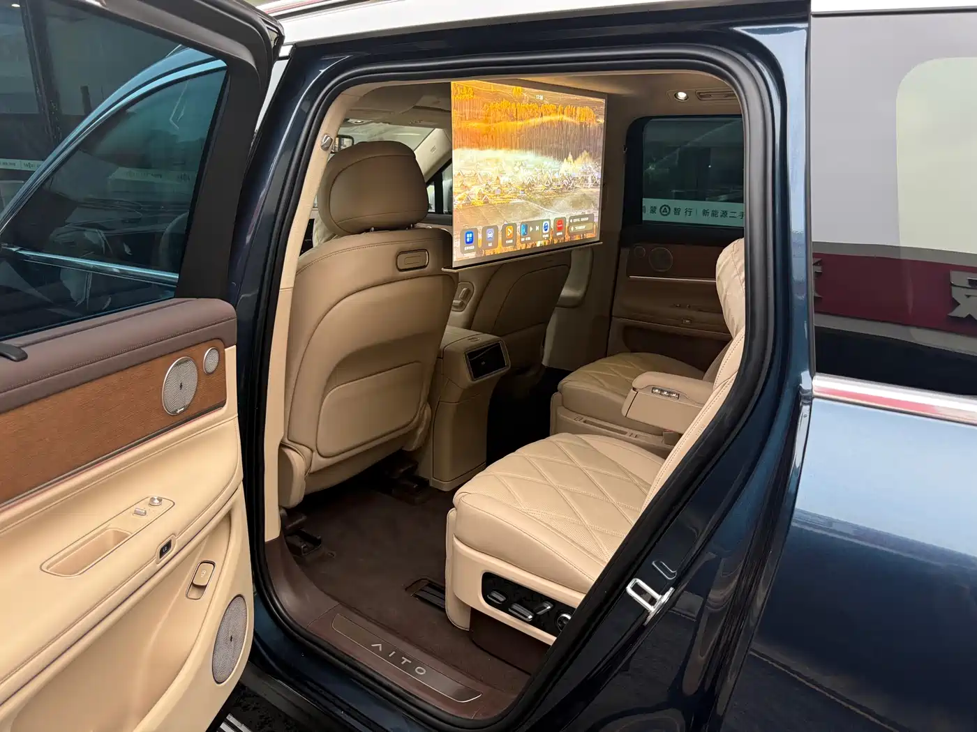 AITO Wenjie AITO M9 2025 Extended Range Ultra 52kWh 6-Seater фото 7