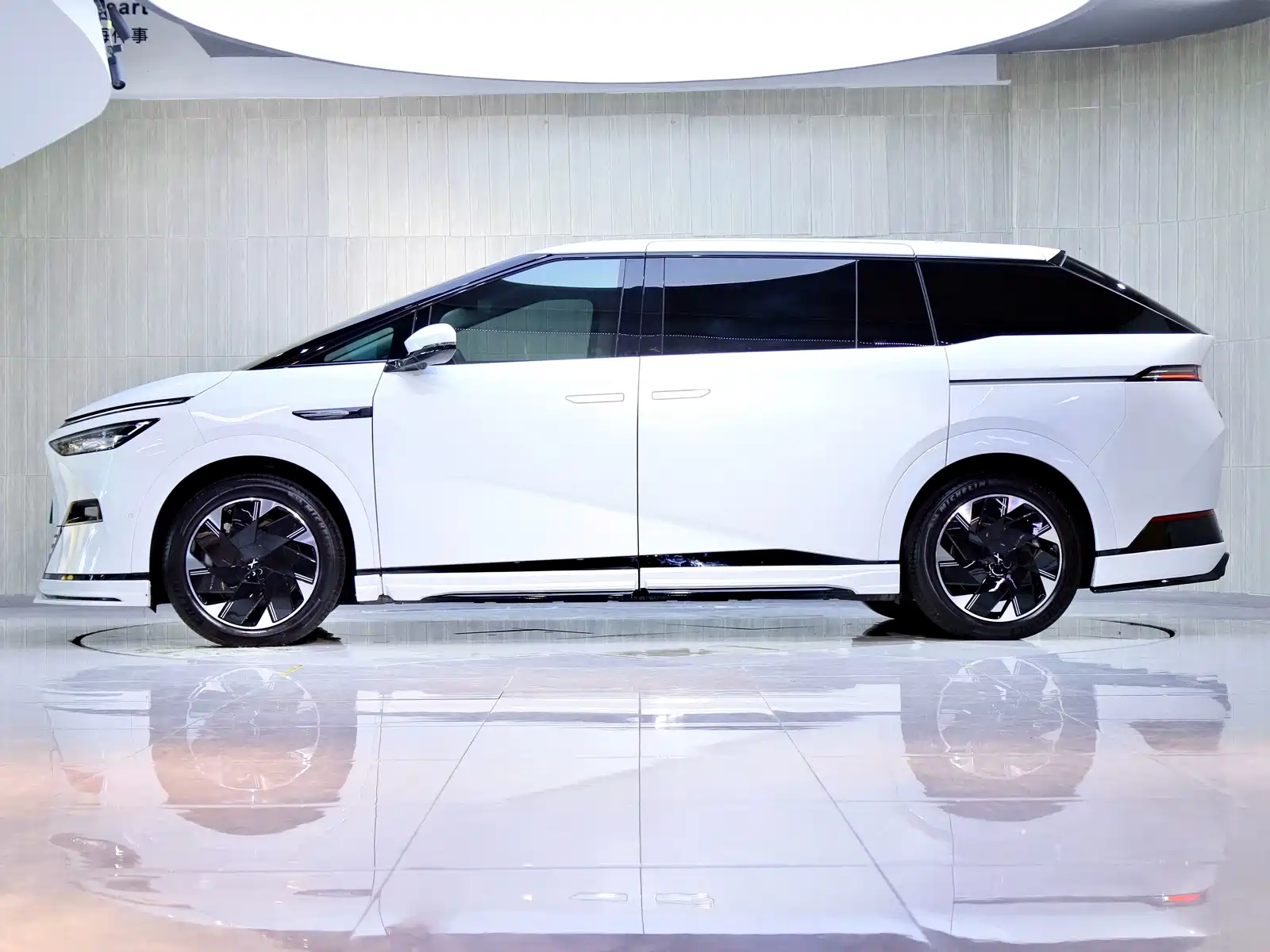 Фото 3 - XPeng X9