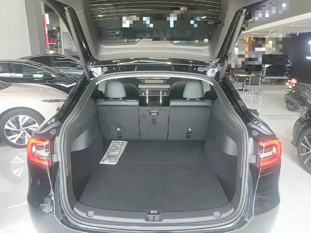 Фото 19 - Tesla Model Y