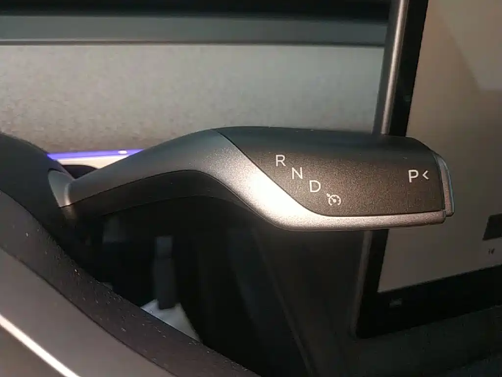 Фото 14 - Tesla Model Y