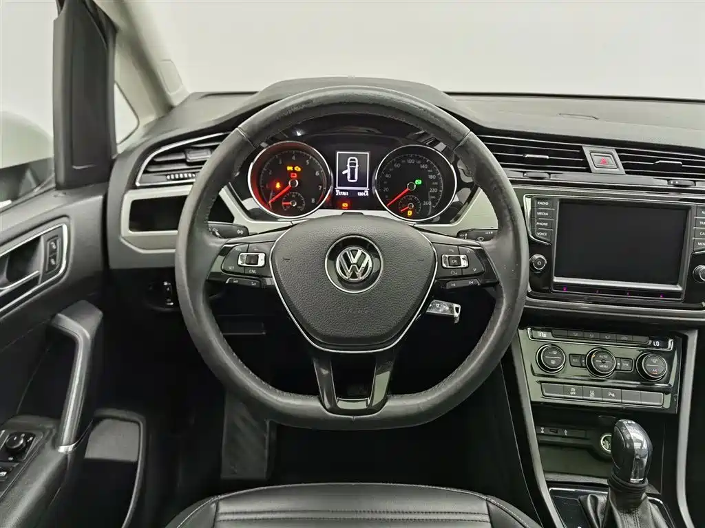 Volkswagen Touran 2018 Touran L 280TSI DSG Comfort 7-seater China V фото 11