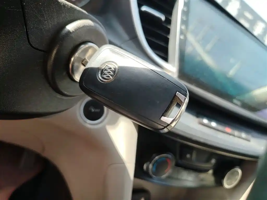Buick Excelle 2018 15T Manual Elite (China V) фото 9